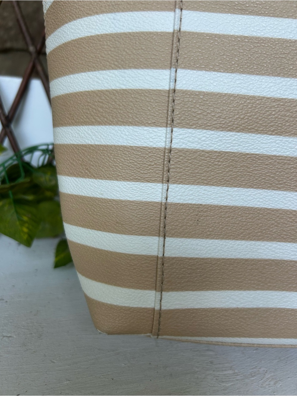 Kate Spade New York Hyde Lane Stripe Riley Tote Beige Cream Shoulder Bag - Picture 4 of 16